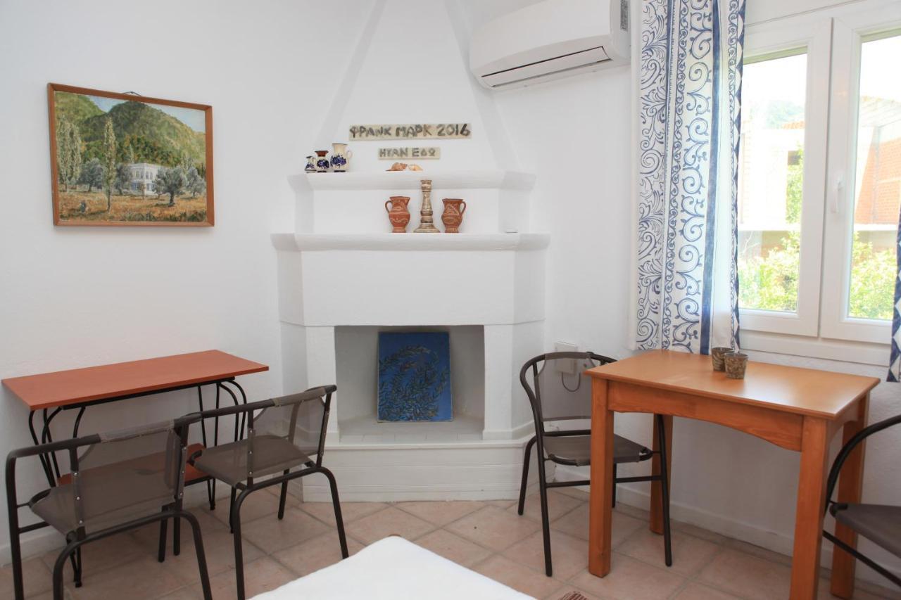 O Pyrgos Accommodations Panormos  Eksteriør bilde
